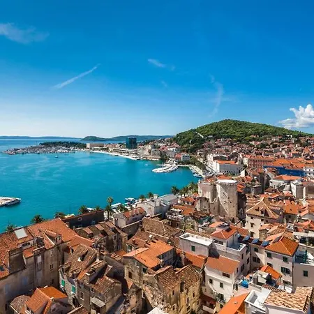 アパート La Playa オミシュ